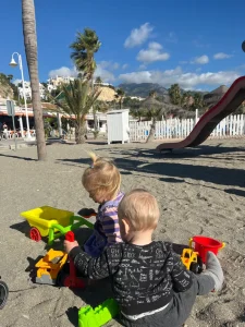 emigreren met kinderen naar spanje